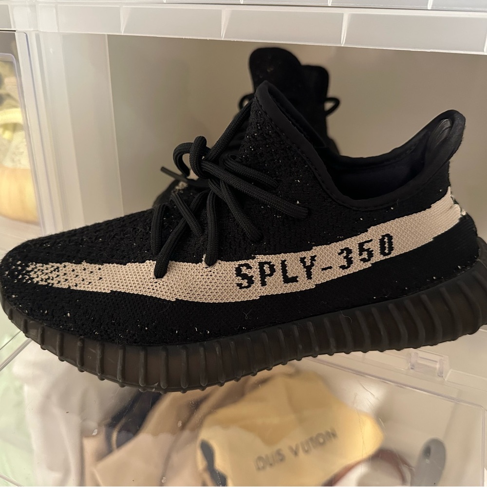 Yeezy - size 6.5